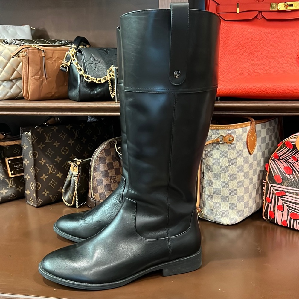 Vionic brand ladies English writing boots style Mayes